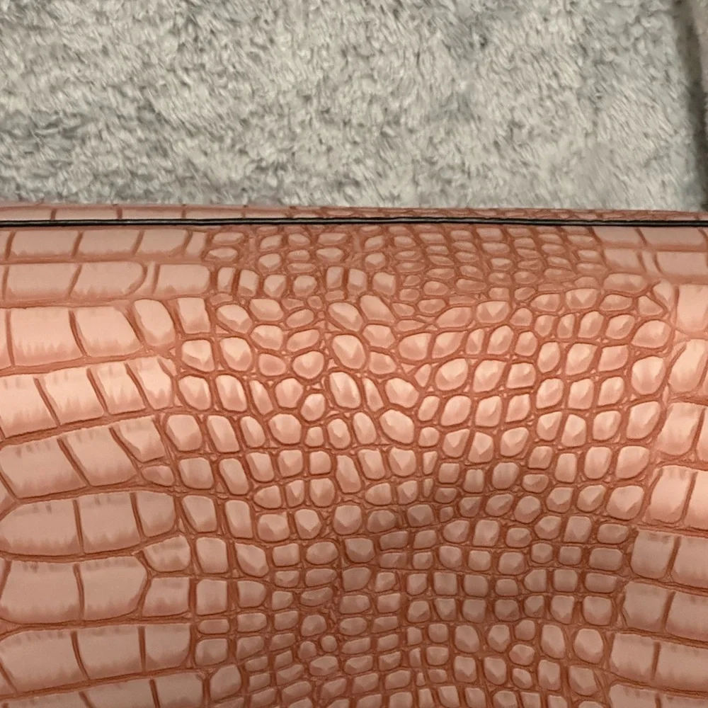 De Vesi Pink Crocodile-Embossed Tote De L'amour Bag With Matching Wristlet NWT